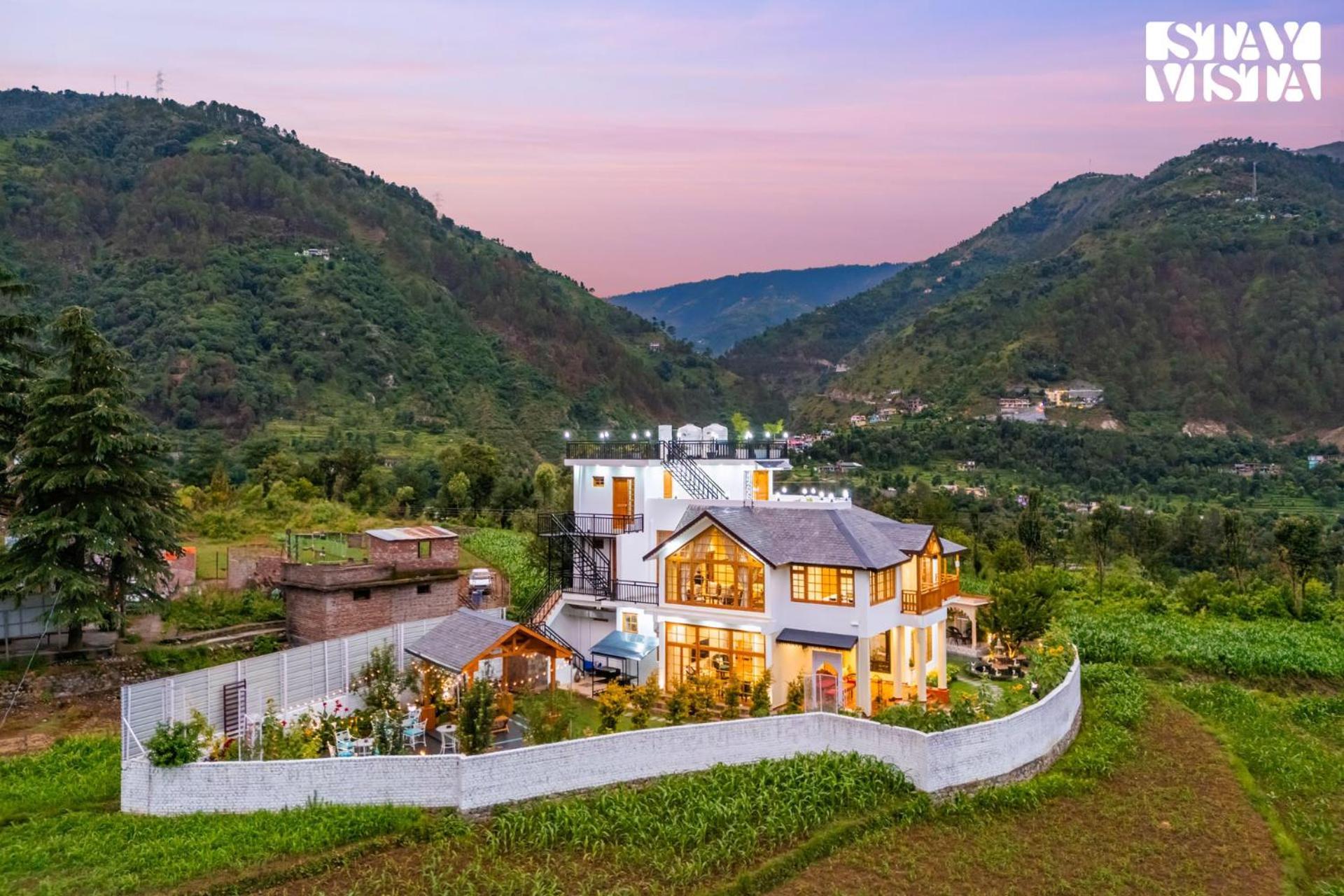 Stayvista At The Oakridge 4 Bhk Villa In Dharamshala With Jacuzzi & Balcony Chamba  Esterno foto