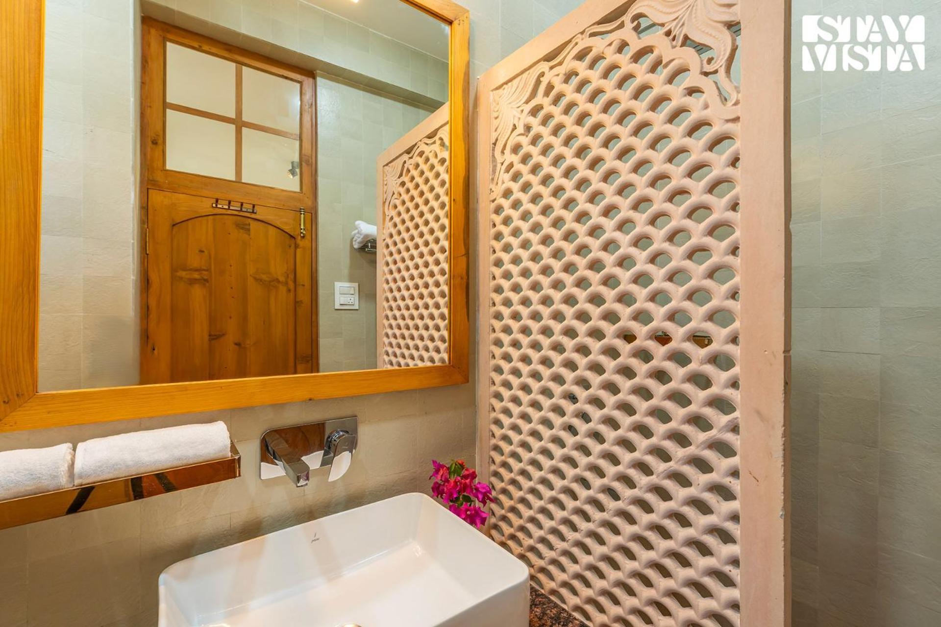 Stayvista At The Oakridge 4 Bhk Villa In Dharamshala With Jacuzzi & Balcony Chamba  Esterno foto