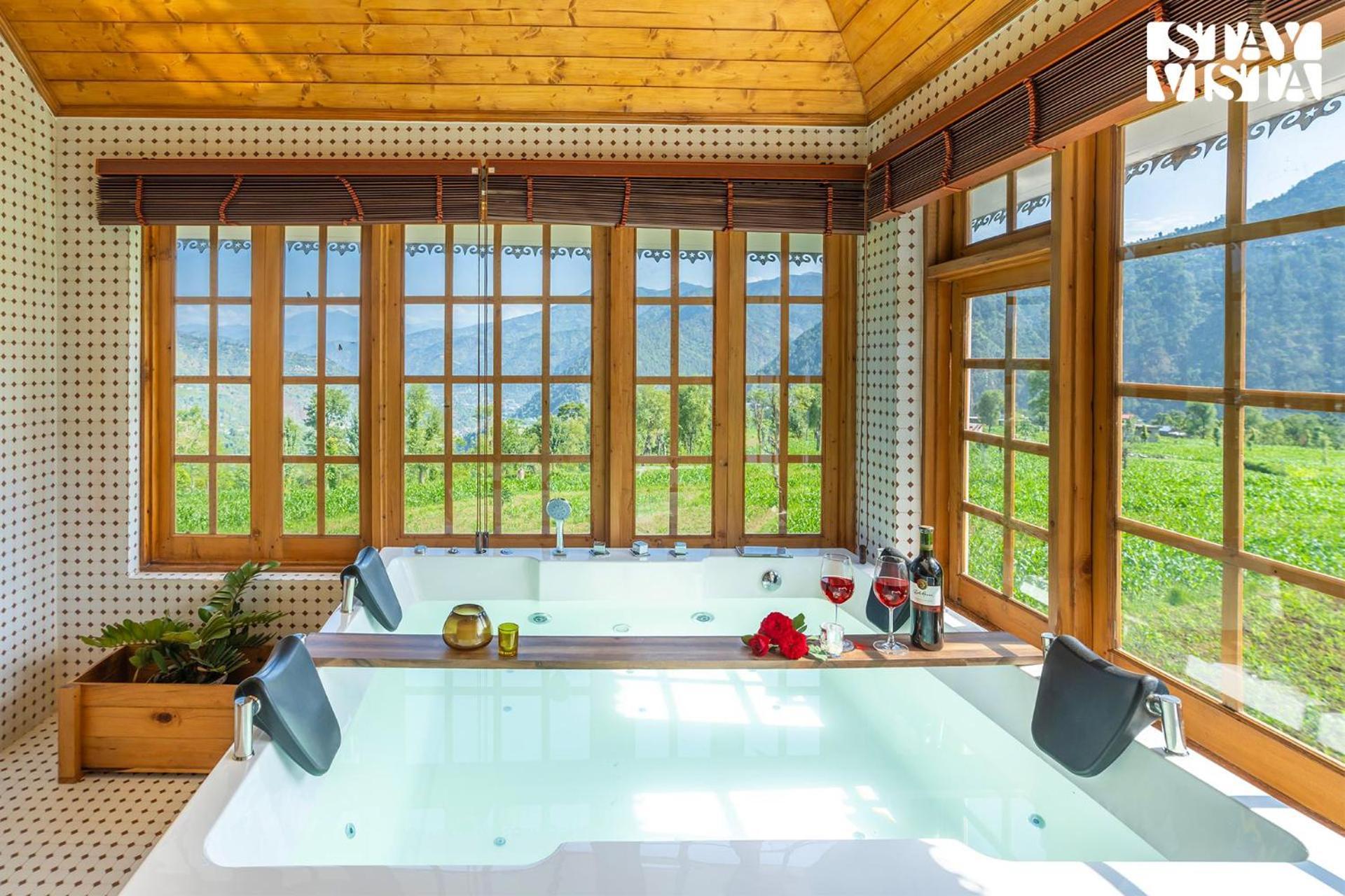 Stayvista At The Oakridge 4 Bhk Villa In Dharamshala With Jacuzzi & Balcony Chamba  Esterno foto
